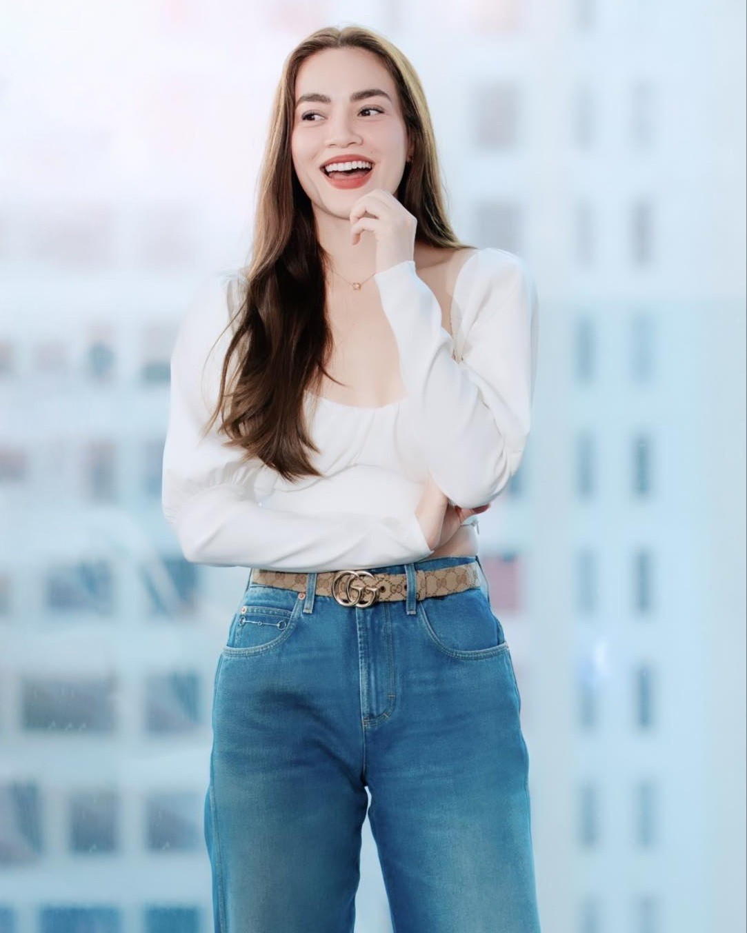 Hồ Ngọc Hà khoe thời trang gợi cảm khi đến văn phòng công ty. Trong buổi họp cơ quan, bà xã Kim Lý diện crop top hở eo phối cùng quần jeans tôn dáng. Hồ Ngọc Hà khoe thời trang gợi cảm khi đến văn phòng công ty. Trong buổi họp cơ quan, bà xã Kim Lý diện crop top hở eo phối cùng quần jeans tôn dáng.