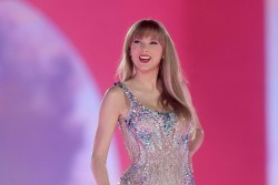 Tạp chí Forbes: Nữ ca sĩ Taylor Swift gia nhập làng tỷ phú thế giới