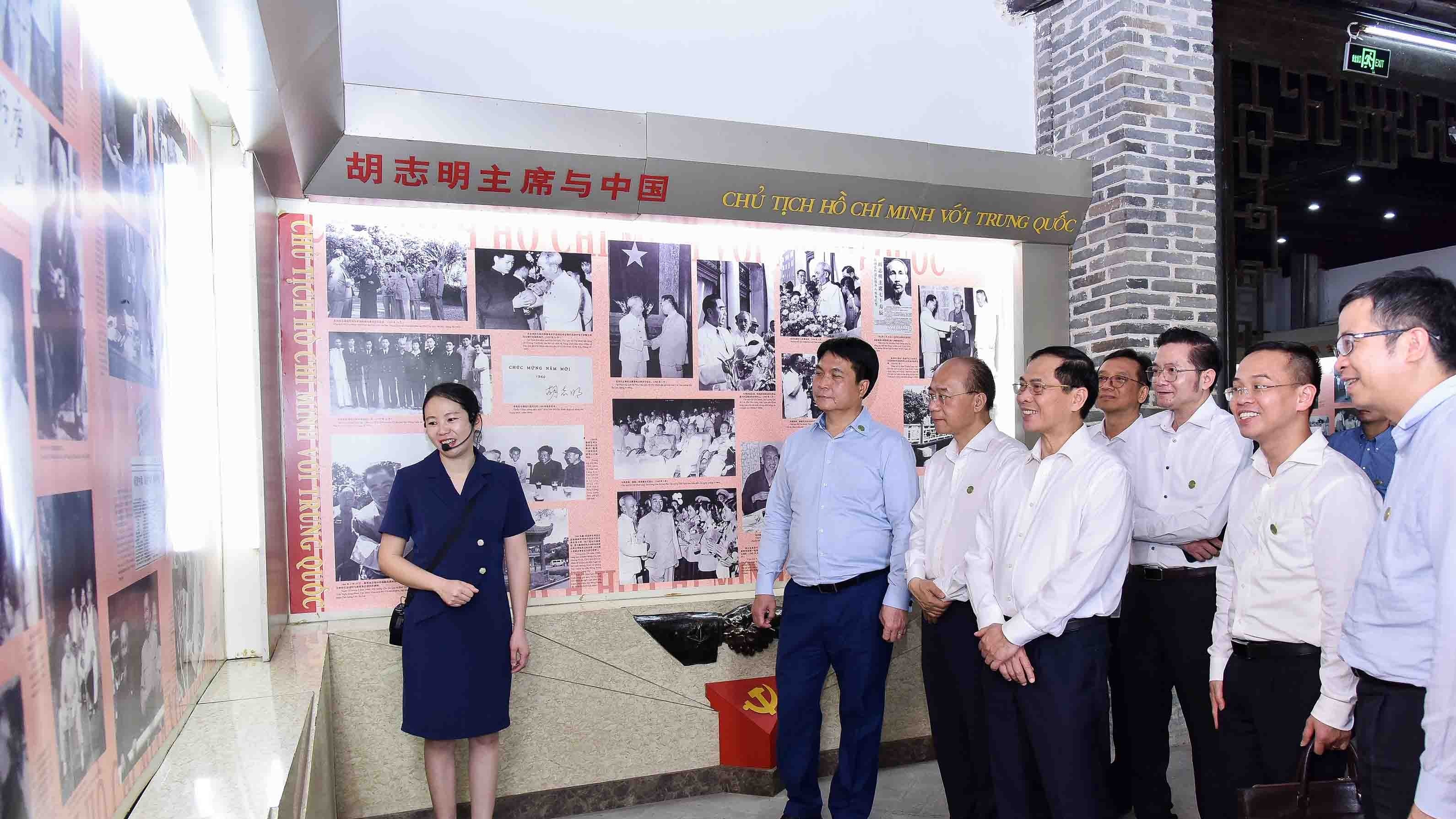 Bộ trưởng Ngoại giao Bùi Thanh Sơn thăm các ‘địa chỉ đỏ’ thể hiện tình hữu nghị Việt Nam-Trung Quốc