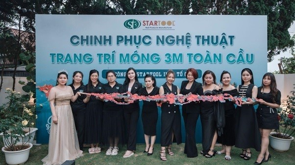 Chinh phục mô hình trang trí móng tay nghệ thuật bằng bột nối móng dài 3 mét