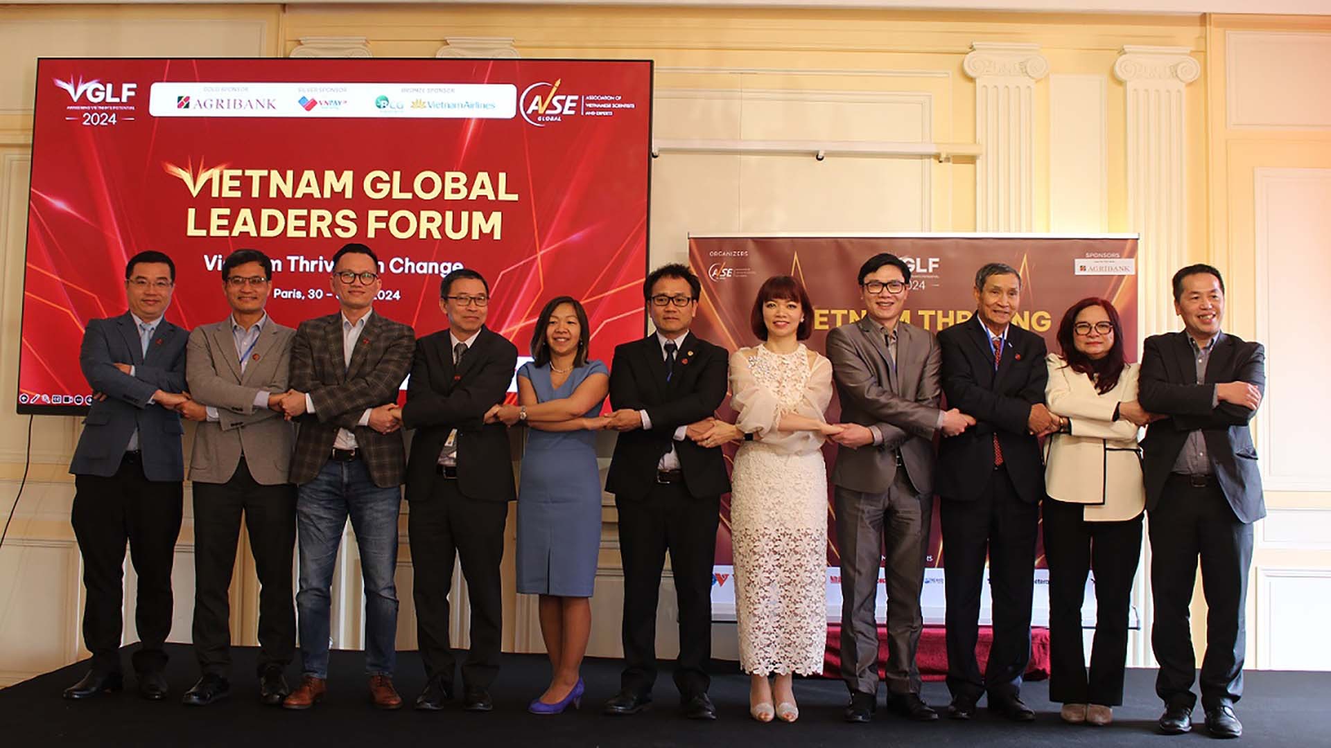 Các đại biểu, diễn giả của sự kiện chụp ảnh lưu niệm. (Nguồn: AVSE Global) Các đại biểu, diễn giả của sự kiện chụp ảnh lưu niệm. (Nguồn: AVSE Global)