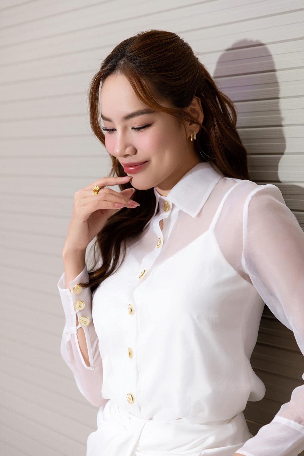 Hoa hậu Lê Hoàng Phương đăng ảnh nóng bỏng