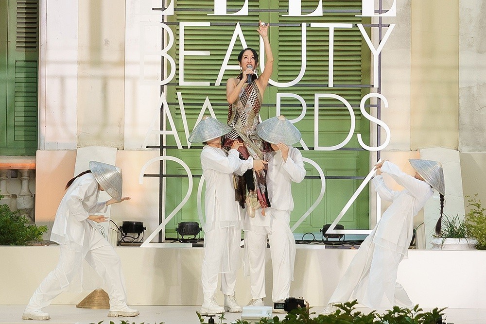 Thanh Hằng và dàn mỹ nhân khoe sắc tại đêm tiệc vinh danh sản phẩm chăm sóc sắc đẹp Thanh Hằng và dàn mỹ nhân khoe sắc tại đêm tiệc vinh danh sản phẩm chăm sóc sắc đẹp