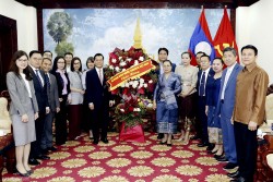 Thứ trưởng Hà Kim Ngọc chúc mừng Tết cổ truyền Bun Pi May của Lào