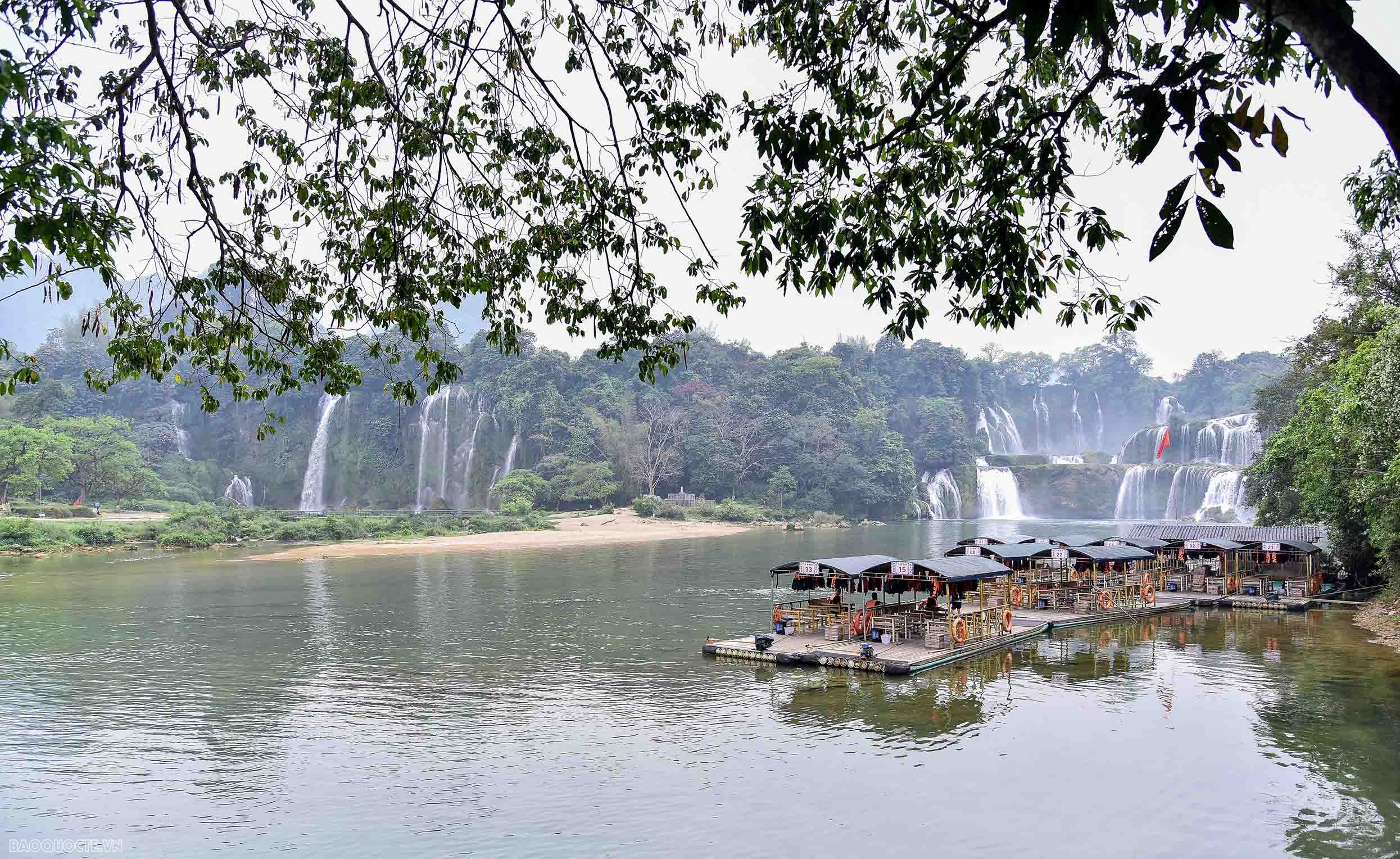 Thúc đẩy giao lưu du lịch tại khu cảnh quan khai thác chung đầu tiên trên biên giới Việt Nam-Trung Quốc