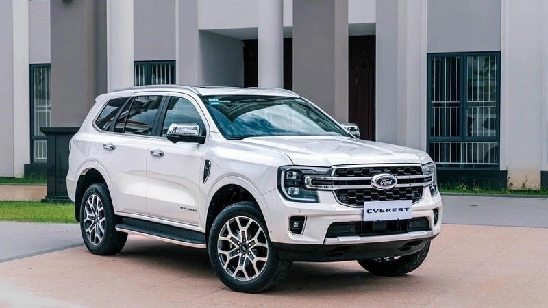 Ford Everest 2024 mới về đại lý: Cắt bớt trang bị, thêm tính năng bên trong
