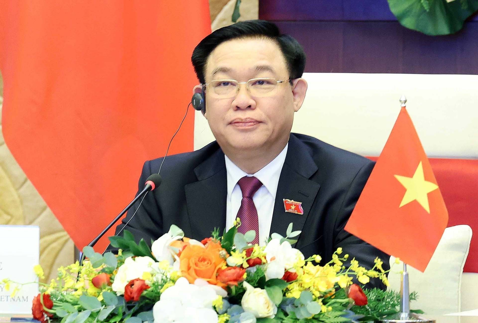 Chủ tịch Quốc hội Vương Đình Huệ điện đàm với Chủ tịch Thượng viện Campuchia Hun Sen