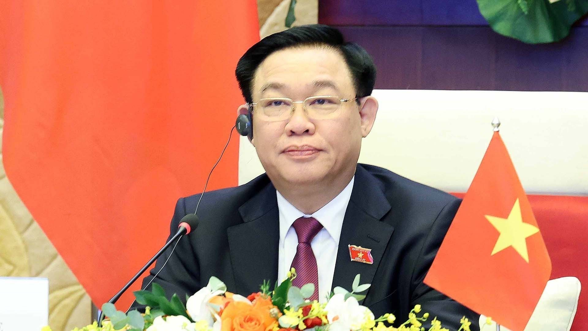 Chủ tịch Quốc hội Vương Đình Huệ điện đàm với Chủ tịch Thượng viện Campuchia Hun Sen