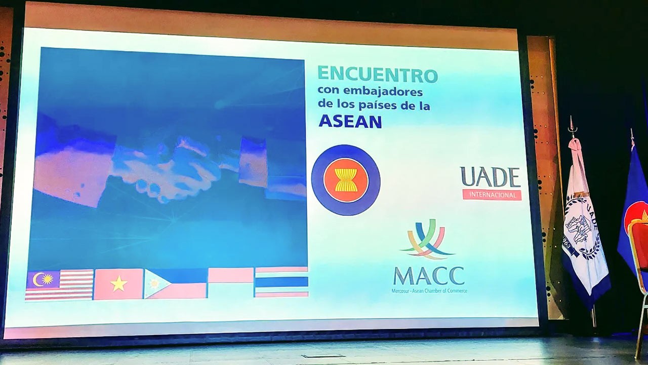 Đại diện các nước ASEAN tại Argentina trao đổi và giao lưu với sinh viên Đại học Doanh nghiệp UADE Đại diện các nước ASEAN tại Argentina trao đổi và giao lưu với sinh viên Đại học Doanh nghiệp UADE