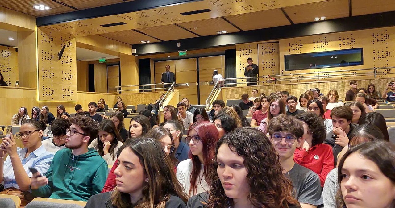 Đại diện các nước ASEAN tại Argentina trao đổi và giao lưu với sinh viên Đại học Doanh nghiệp UADE Đại diện các nước ASEAN tại Argentina trao đổi và giao lưu với sinh viên Đại học Doanh nghiệp UADE