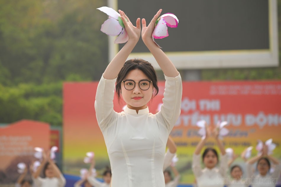 Công diễn dân vũ, điệu nhảy đường phố của học sinh, sinh viên tỉnh Điện Biên