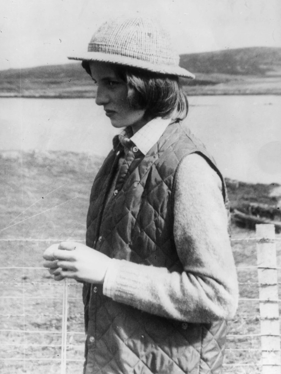 Những bức ảnh hiếm hoi thời trẻ của Công nương Diana Những bức ảnh hiếm hoi thời trẻ của Công nương Diana