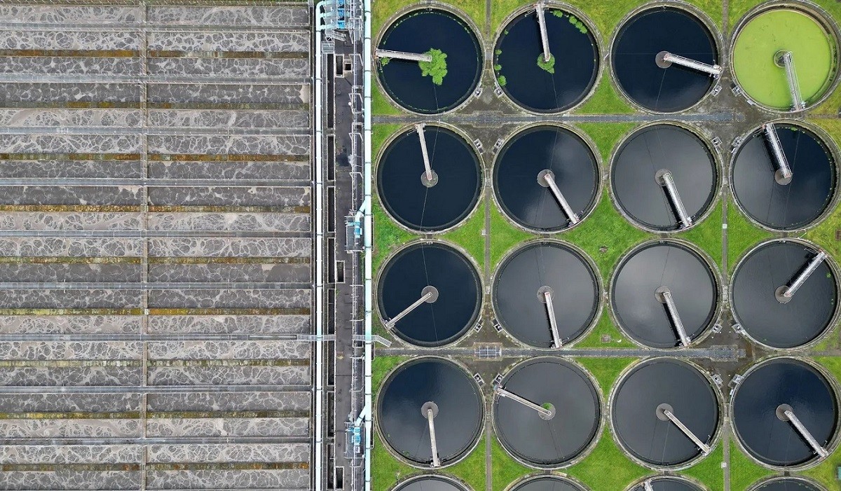 Ảnh ấn tượng (1 7/4): Nga nói về mục đích của kẻ chủ mưu đánh bom nhà hát, Ukraine tập trận ở miền Nam, Đại sứ quán Iran tại Syria bị tấn công