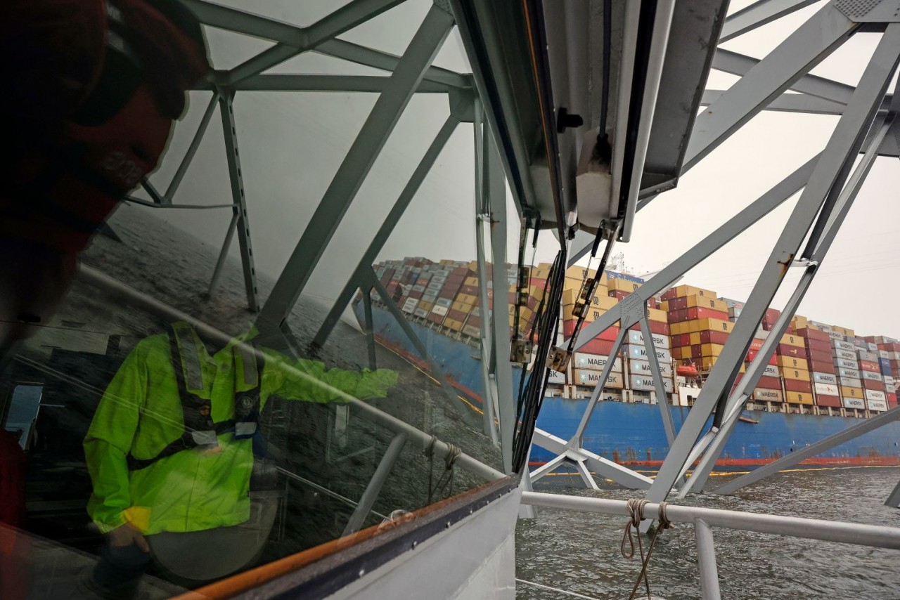 Ảnh ấn tượng (1 7/4): Nga nói về mục đích của kẻ chủ mưu đánh bom nhà hát, Ukraine tập trận ở miền Nam, Đại sứ quán Iran tại Syria bị tấn công