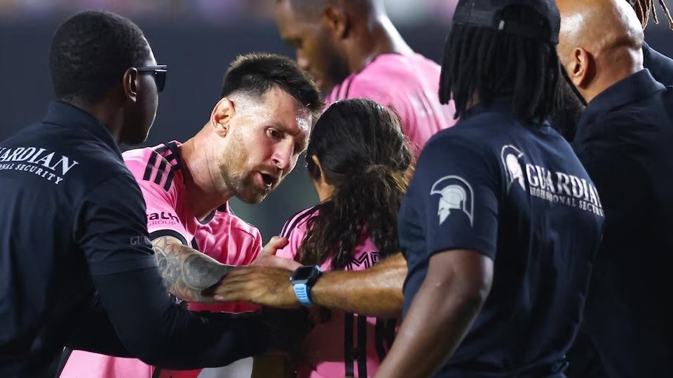 Fan nữ hết lời khen và cảm ơn Lionel Messi