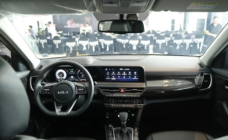 Phanh tay điện tử đã được trang bị trên Kia Seltos 2024, nhưng bản khởi điểm vẫn là phanh tay cơ