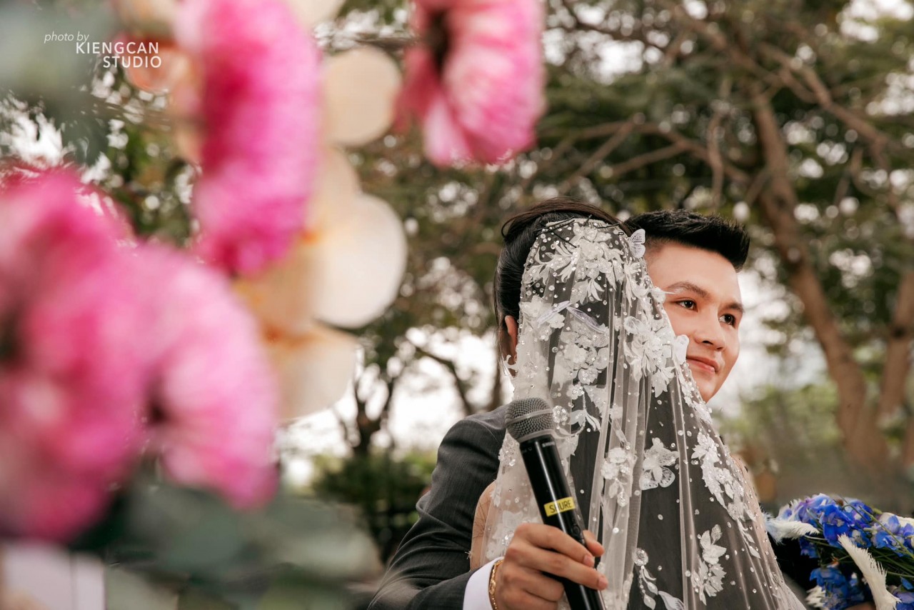 Ngắm loạt ảnh cưới đẹp như mơ của Quang Hải - Chu Thanh Huyền