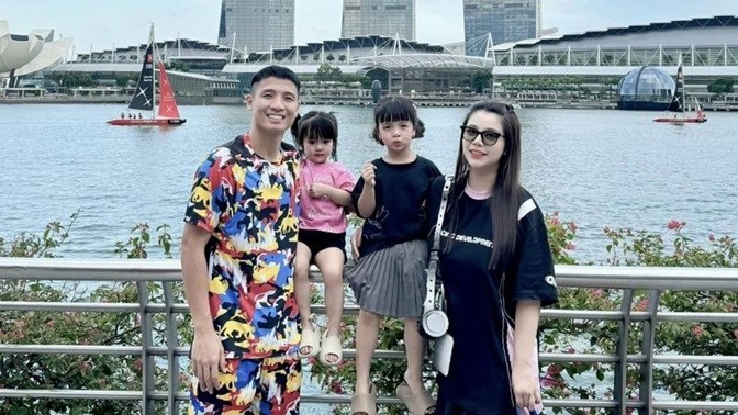 Hình ảnh tuyển thủ Việt Nam cùng người thân du lịch trong và ngoài nước