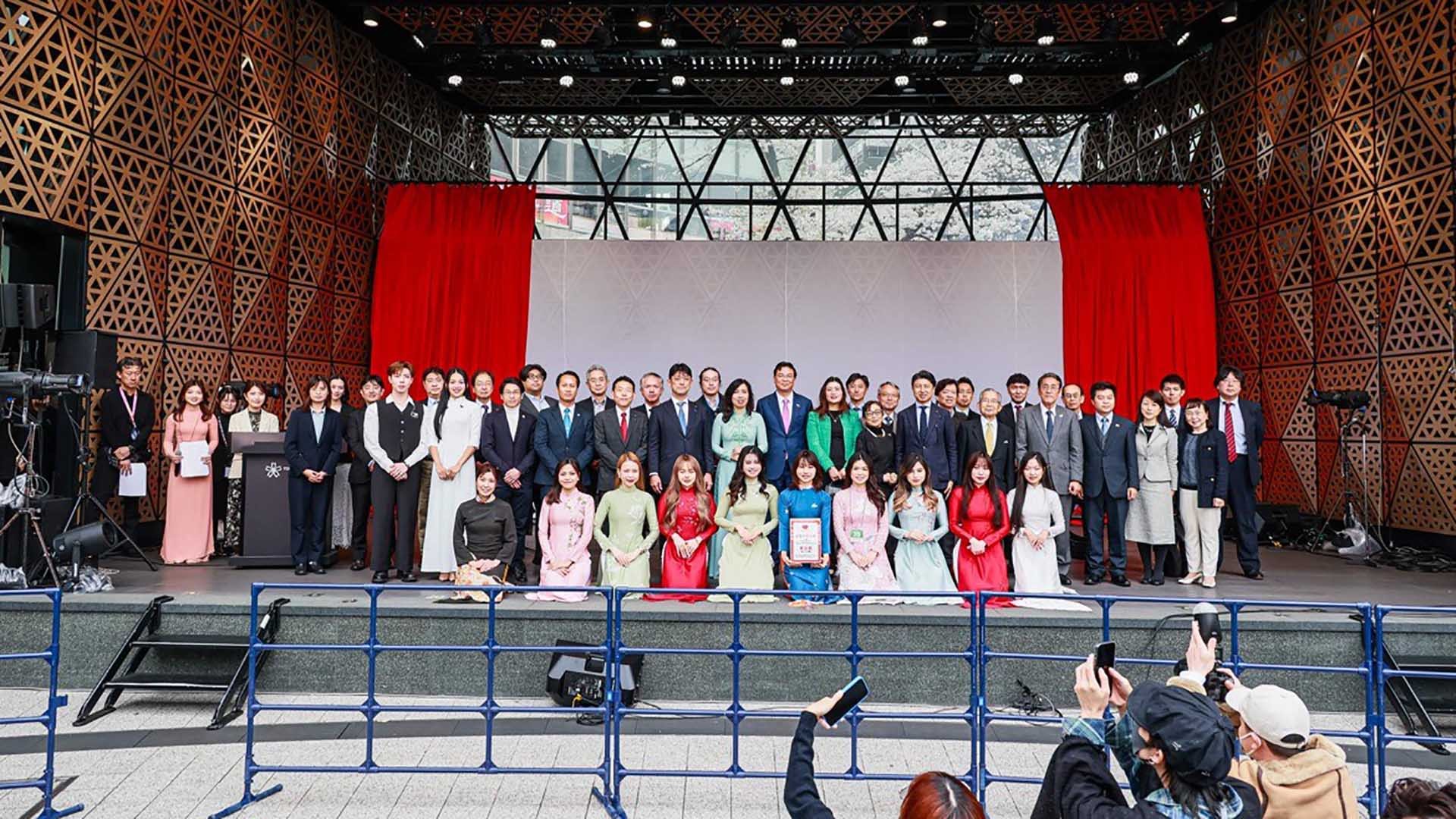 Lễ hội Việt Nam tại công viên Ikebukuro, Tokyo: Cổ vũ tinh thần đoàn kết, tương thân tương ái Lễ hội Việt Nam tại công viên Ikebukuro, Tokyo: Cổ vũ tinh thần đoàn kết, tương thân tương ái