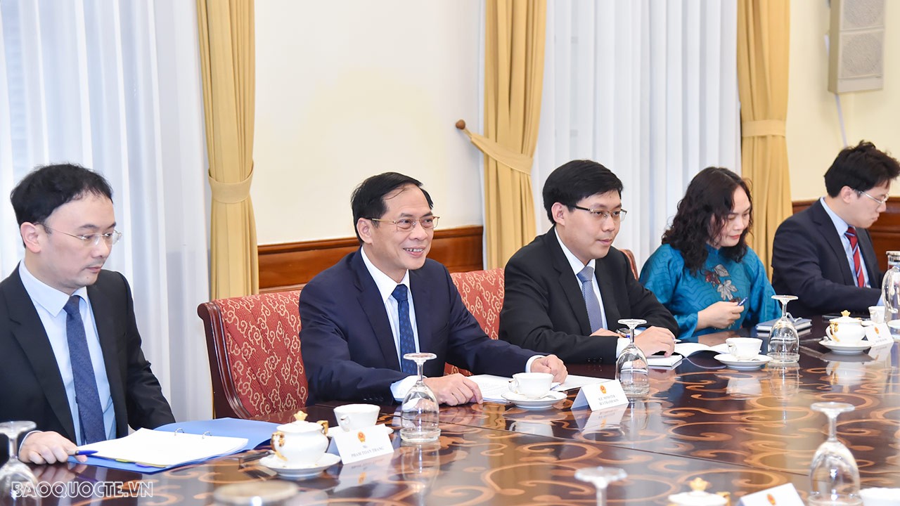 Bộ trưởng Ngoại giao Bùi Thanh Sơn tiếp Bộ trưởng Ngoại giao Tòa thánh Vatican