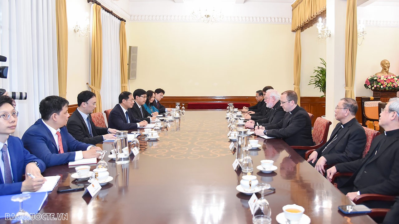 Bộ trưởng Ngoại giao Bùi Thanh Sơn đón, hội đàm với Bộ trưởng Ngoại giao Tòa thánh Vatican Thúc đẩy mối quan hệ tốt đẹp giữa Việt Nam và Tòa thánh Vatican
