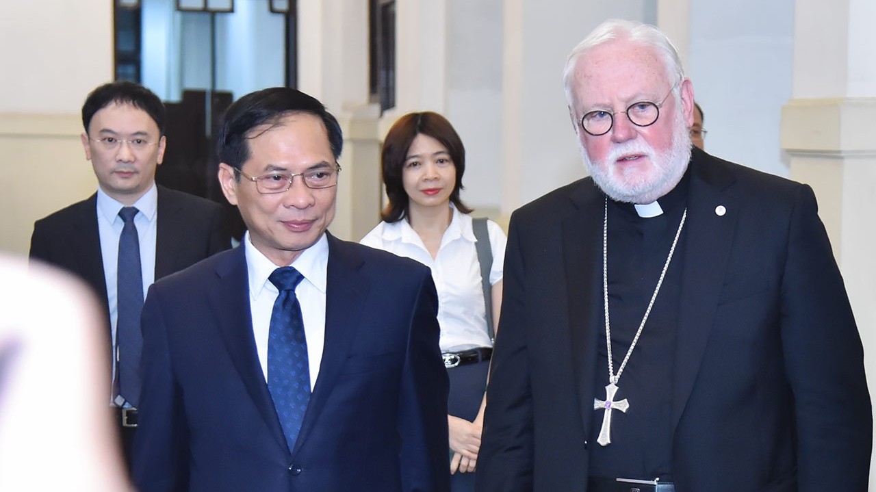 Bộ trưởng Ngoại giao Bùi Thanh Sơn tiếp Bộ trưởng Ngoại giao Tòa thánh Vatican