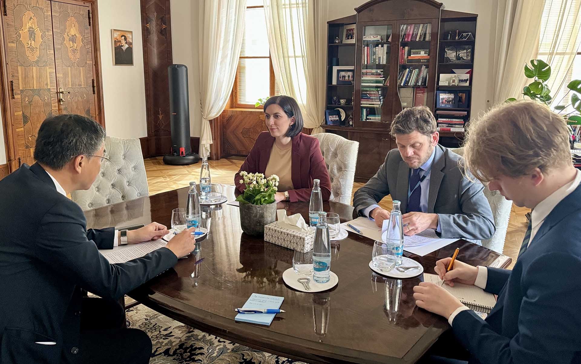 Hạ viện Cộng hòa Czech mong muốn tăng cường quan hệ hữu nghị, hợp tác với Quốc hội Việt Nam Hạ viện Cộng hòa Czech mong muốn tăng cường quan hệ hữu nghị, hợp tác với Quốc hội Việt Nam