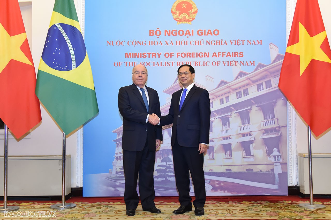 Sáng 10/4, tại Nhà khách Chính phủ, Bộ trưởng Ngoại giao Bùi Thanh Sơn đã đón và tiến hành hội đàm với Bộ trưởng Ngoại giao Brazil Mauro Vieira. (Ảnh: Tuấn Anh) Sáng 10/4, tại Nhà khách Chính phủ, Bộ trưởng Ngoại giao Bùi Thanh Sơn đã đón và tiến hành hội đàm với Bộ trưởng Ngoại giao Brazil Mauro Vieira. (Ảnh: Tuấn Anh)