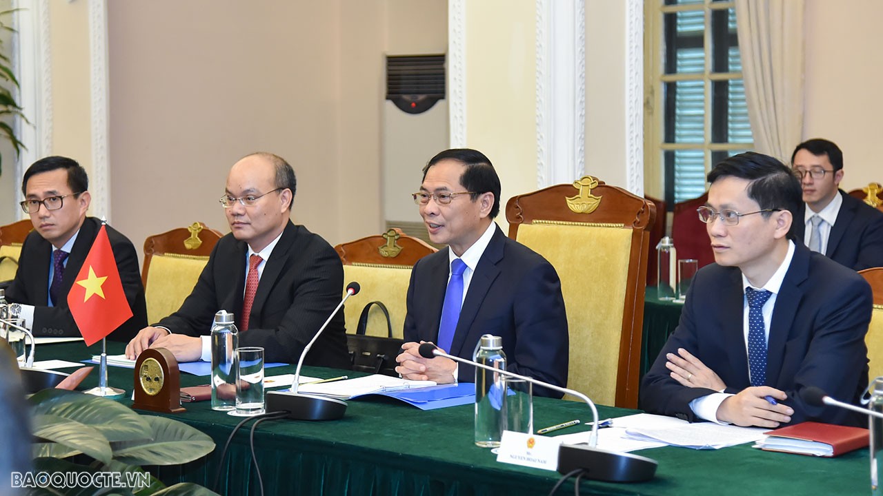 Hai nước đã thiết lập các cơ chế như tham khảo chính trị cấp Thứ trưởng Ngoại giao, cơ chế Ủy ban hỗn hợp song phương...đóng góp hiệu quả, thiết thực vào thúc đẩy quan hệ giữa hai nước. Ngoài hợp tác song phương, hai nước ủng hộ nhau và hợp tác hiệu quả tại các diễn đàn đa phương, các tổ chức quốc tế, ngoại giao Đảng, nghị viện, giao lưu nhân dân.