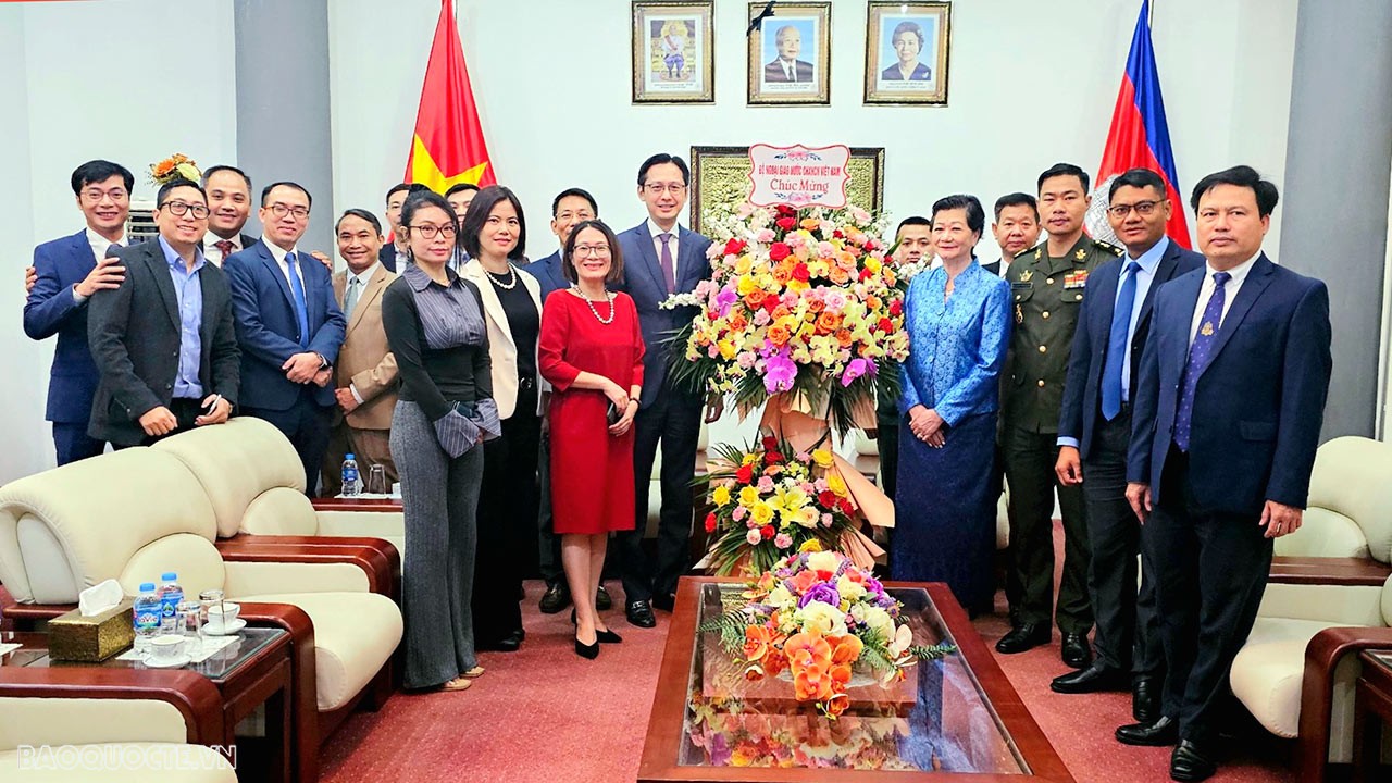 Lãnh đạo Bộ Ngoại giao chúc Tết cổ truyền Chol Chnam Thmay năm 2024 của Campuchia Lãnh đạo Bộ Ngoại giao chúc Tết cổ truyền Chol Chnam Thmay của Campuchia