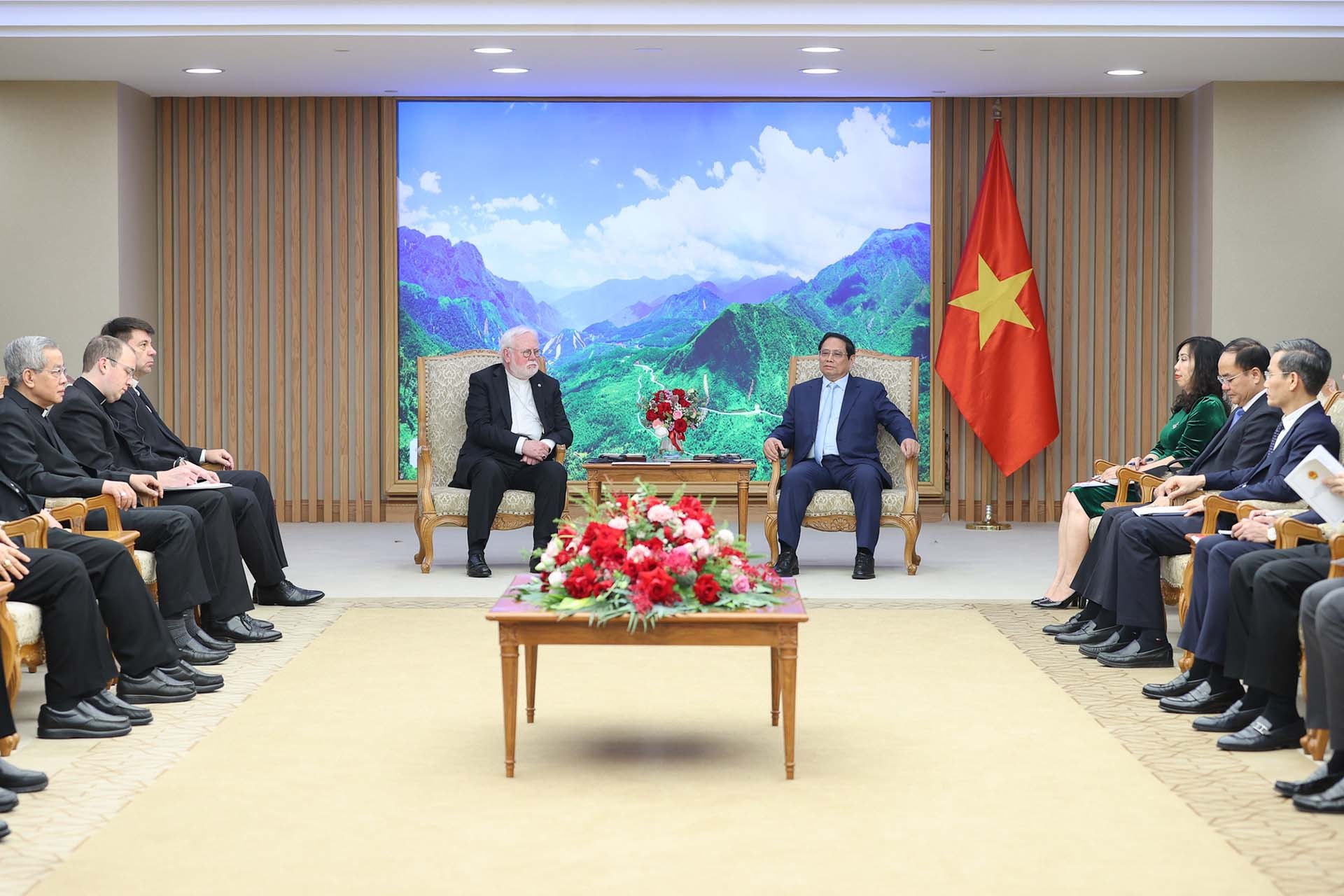 Thủ tướng Phạm Minh Chính tiếp Bộ trưởng Ngoại giao Tòa thánh Vatican