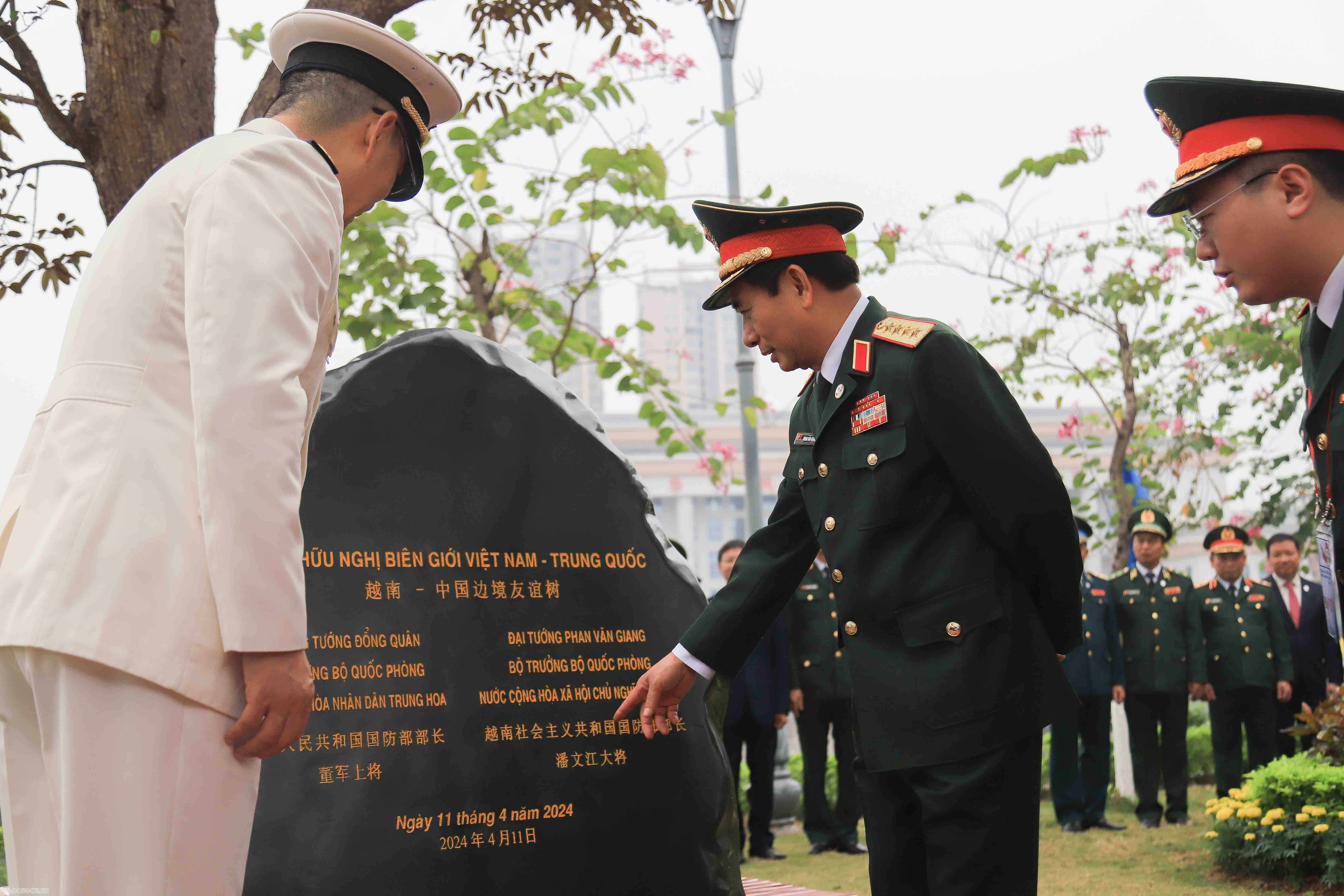 Giao lưu hữu nghị quốc phòng biên giới Việt Nam   Trung Quốc lần thứ 8 chính thức bắt đầu