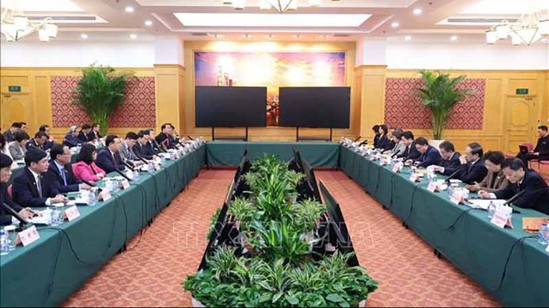 Chủ tịch Quốc hội thăm và làm việc tại Khu thí điểm thương mại tự do Thượng Hải, Trung Quốc