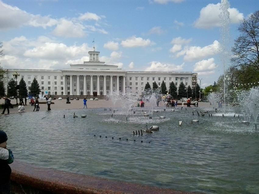 Nga sau vụ tấn công ở Moscow: Trục xuất gần nghìn người, thắt chặt quy định nhập cư, áp dụng chế độ chống khủng bố ở một nơi Nga sau vụ tấn công ở Moscow: Trục xuất gần nghìn người, thắt chặt quy định nhập cư, áp dụng chế độ chống khủng bố ở một nơi