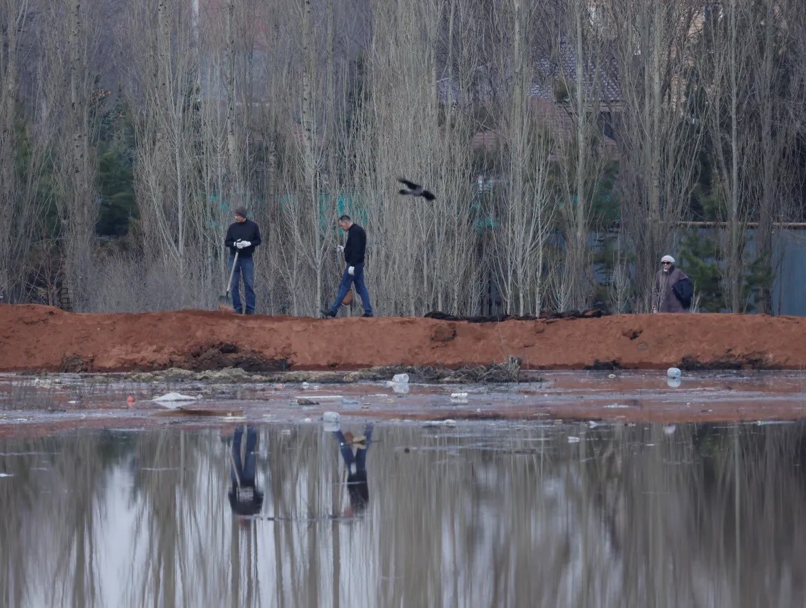 Khu vực gần biên giới Nga-Kazakhstan mênh mông biển nước do trận lũ lụt lịch sử Khu vực gần biên giới Nga Kazakhstan mênh mông biển nước do trận lũ lụt lịch sử