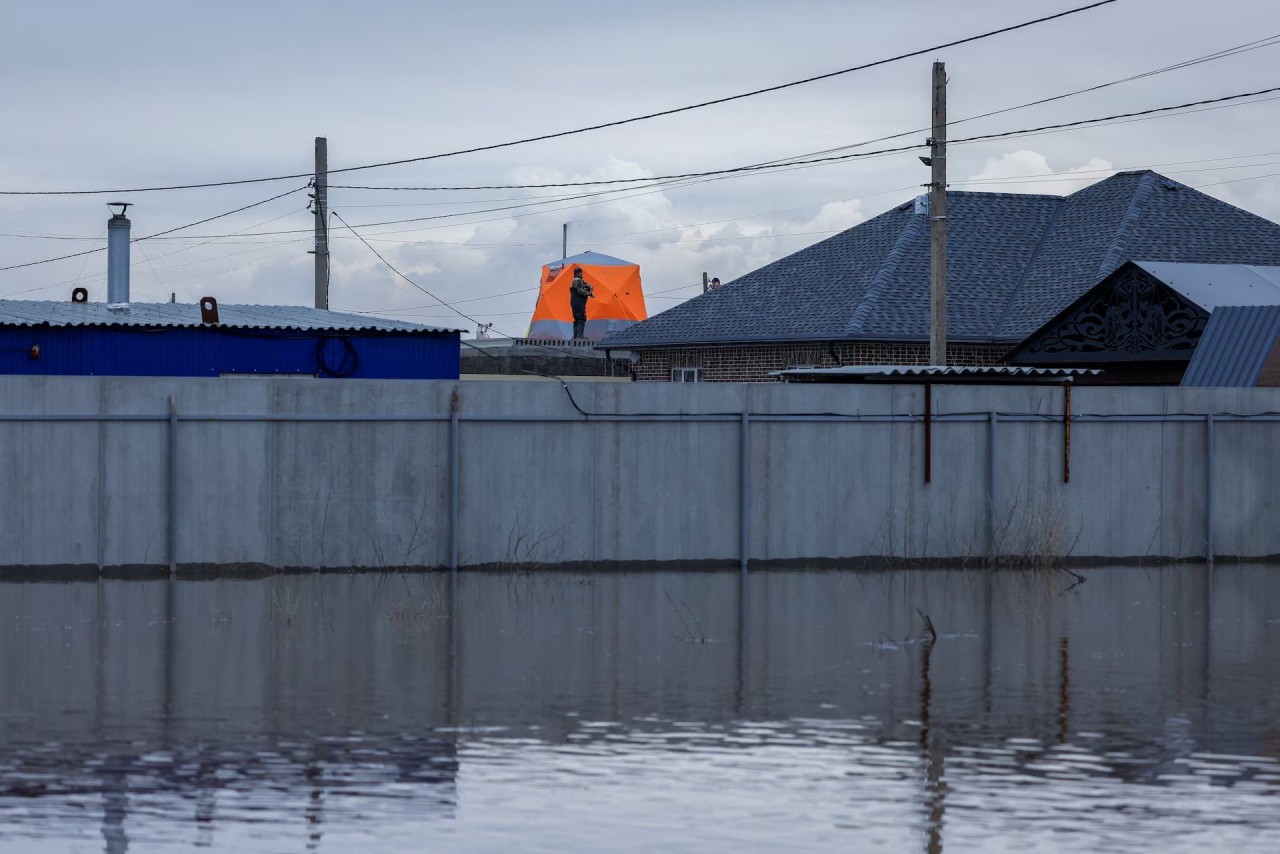 Khu vực gần biên giới Nga-Kazakhstan mênh mông biển nước do trận lũ lụt lịch sử Khu vực gần biên giới Nga Kazakhstan mênh mông biển nước do trận lũ lụt lịch sử