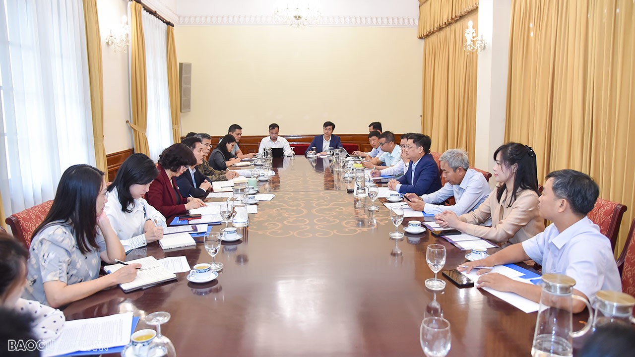 Ngày 11/4/2024, Thứ trưởng Ngoại giao Hà Kim Ngọc làm việc với Lãnh đạo tỉnh Thừa Thiên Huế. (Ảnh: Anh Sơn) Ngày 11/4/2024, Thứ trưởng Ngoại giao Hà Kim Ngọc làm việc với Lãnh đạo tỉnh Thừa Thiên Huế. (Ảnh: Anh Sơn)