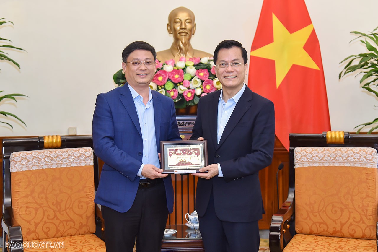 Ngày 11/4/2024, Thứ trưởng Ngoại giao Hà Kim Ngọc làm việc với Lãnh đạo tỉnh Thừa Thiên Huế. (Ảnh: Anh Sơn) Ngày 11/4/2024, Thứ trưởng Ngoại giao Hà Kim Ngọc làm việc với Lãnh đạo tỉnh Thừa Thiên Huế. (Ảnh: Anh Sơn)