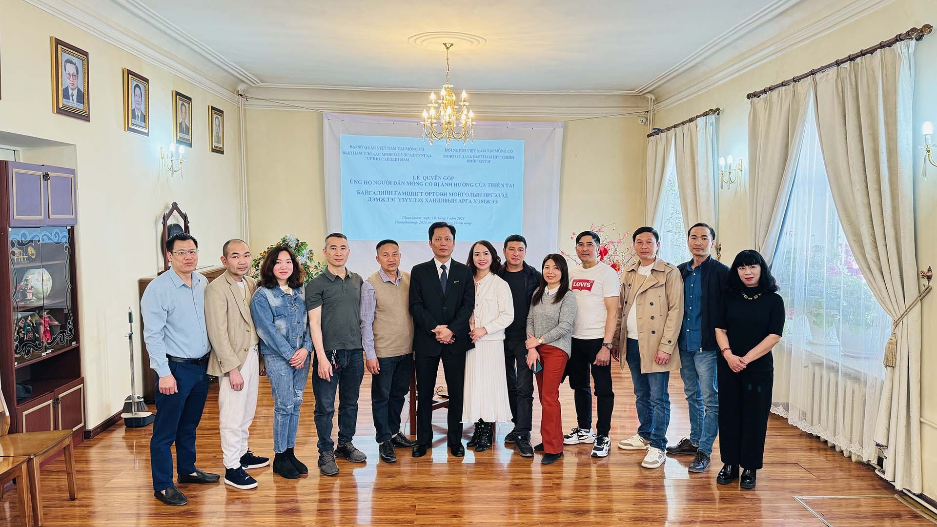 Cộng đồng người Việt Nam quyên góp ủng hộ người dân Mông Cổ khắc phục hậu quả thiên tai Cộng đồng người Việt Nam quyên góp ủng hộ người dân Mông Cổ khắc phục hậu quả thiên tai