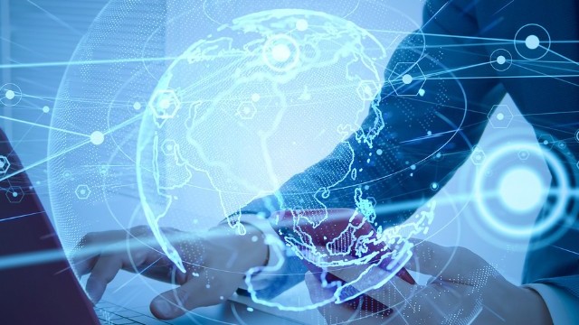 Nỗ lực rút ngắn khoảng cách công nghệ số cho học sinh