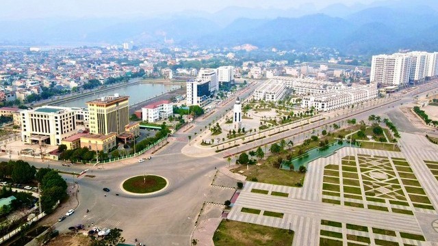 Bất động sản mới nhất: Thị trường thêm nhiều ‘người chơi’ lớn, xuất hiện ‘cá mập’ gom đất nền, loạt dự án chưa đủ điều kiện mua bán