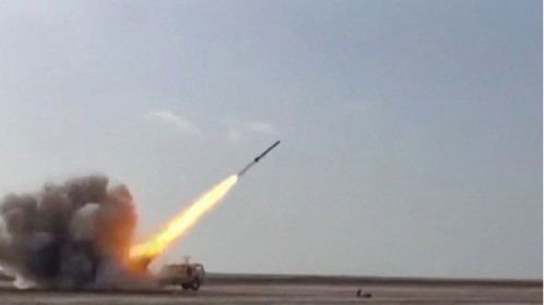 Israel chịu đòn liên tiếp từ Iran và nhóm Hezbollah; Tehran yêu cầu Washington tránh xa xung đột, cảnh báo phản ứng còn ‘nghiêm khắc’ hơn