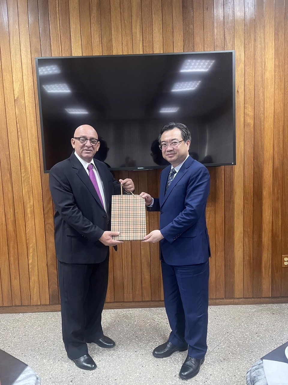 Phát huy tiềm năng, tăng cường hợp tác đầu tư trong lĩnh vực xây dựng giữa Việt Nam và Cuba Phát huy tiềm năng, tăng cường hợp tác đầu tư trong lĩnh vực xây dựng giữa Việt Nam và Cuba