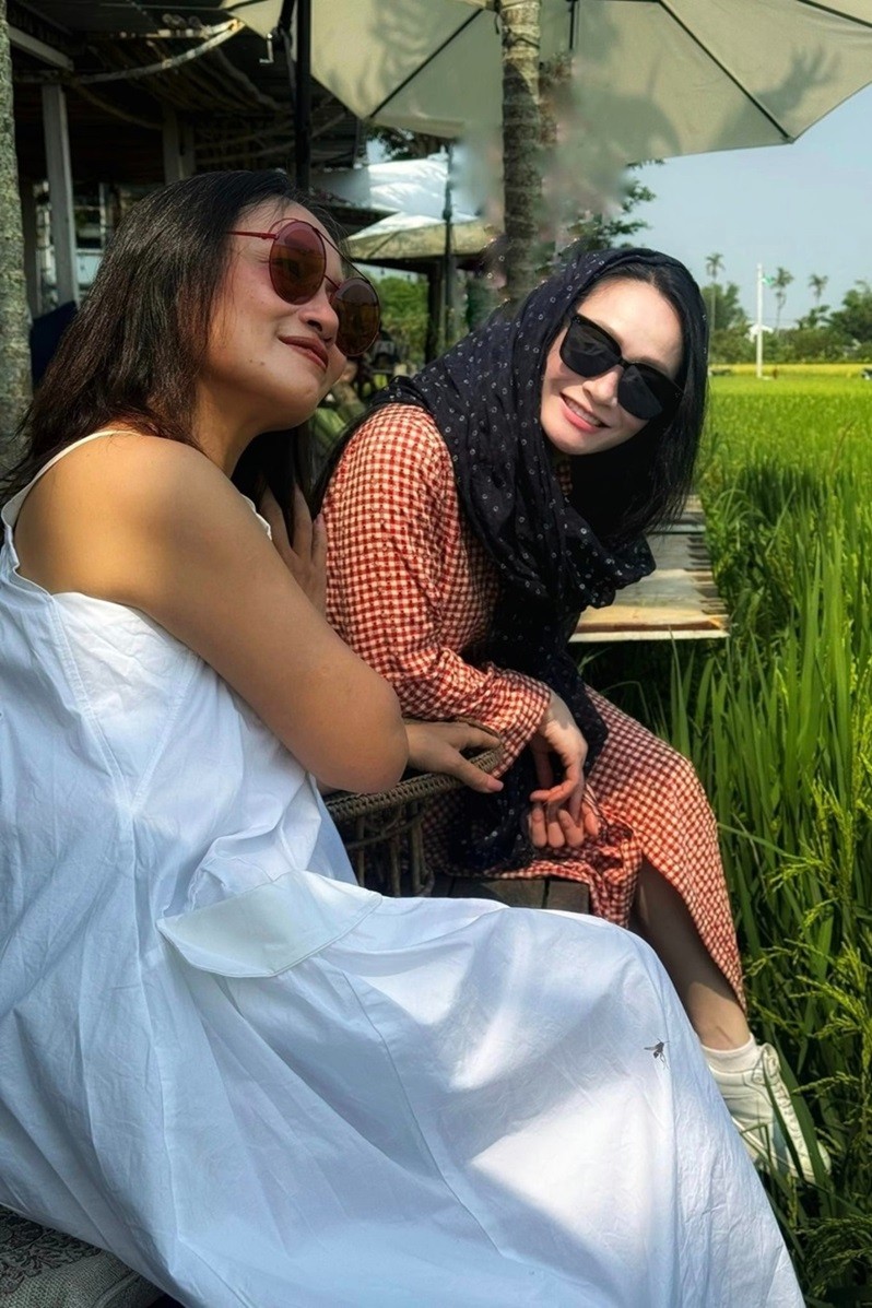 Hai diễn viên truyền hình Tú Oanh và Quách Thu Phương Hai diễn viên truyền hình Tú Oanh và Quách Thu Phương