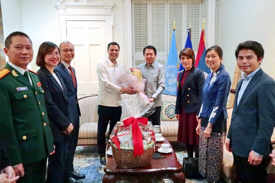 Đại sứ Đặng Hoàng Giang chúc mừng Tết cổ truyền của Lào và Campuchia tại Liên hợp quốc Đại sứ Đặng Hoàng Giang chúc mừng Tết cổ truyền của Lào và Campuchia tại Liên hợp quốc