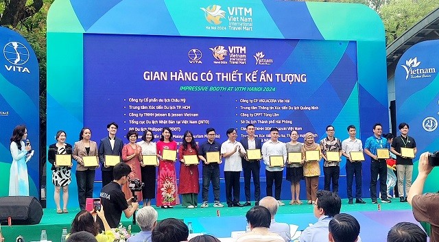 Hội chợ Du lịch quốc tế Việt Nam thu hút gần 80.000 khách đến tham quan, mua sắm Hội chợ Du lịch quốc tế Việt Nam thu hút gần 80.000 khách đến tham quan, mua sắm