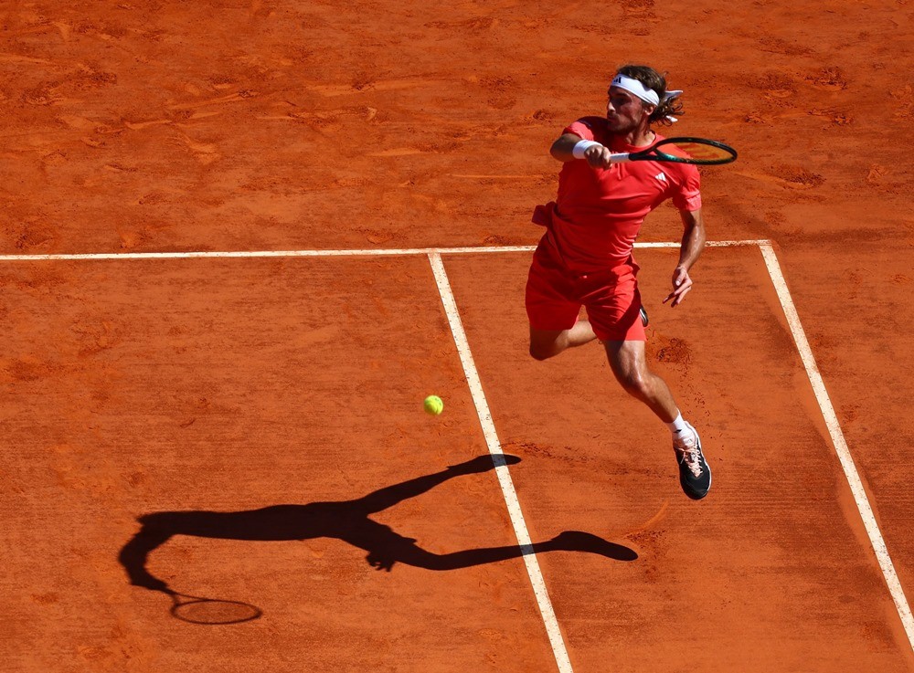 Stefanos Tsitsipas khởi đầu trận chung kết Monte Carlo Masters 2024 đầy hưng phấn. Tay vợt người Hy Lạp thắng liền 6 game trước khi hạ Casper Ruud với điểm số cách biệt 6-1 trong set 1. Stefanos Tsitsipas khởi đầu trận chung kết Monte Carlo Masters 2024 đầy hưng phấn. Tay vợt người Hy Lạp thắng liền 6 game trước khi hạ Casper Ruud với điểm số cách biệt 6-1 trong set 1.