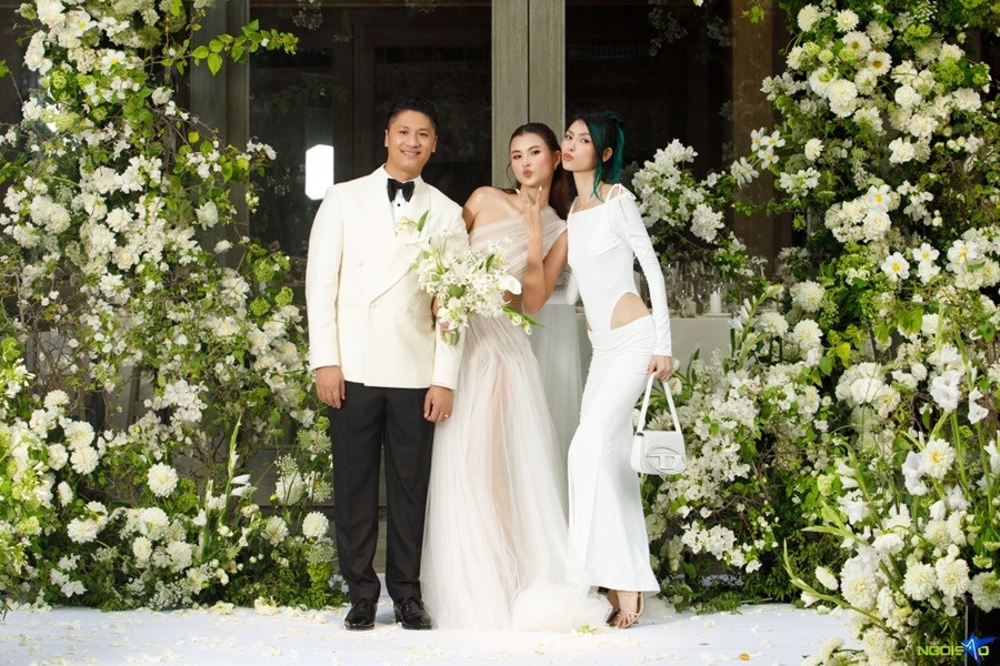 Hoa hậu Đặng Thu Thảo và dàn sao dự đám cưới diễn viên Cao Thiên Trang Hoa hậu Đặng Thu Thảo và dàn sao dự đám cưới diễn viên Cao Thiên Trang