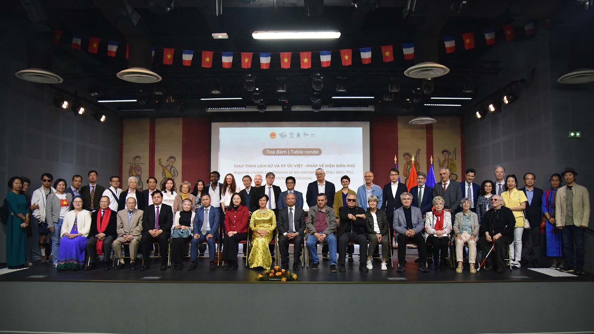 70 năm Chiến thắng Điện Biên Phủ: Giao lưu lịch sử và ký ức tại Pháp 70 năm Chiến thắng Điện Biên Phủ: Giao lưu lịch sử và ký ức tại Pháp