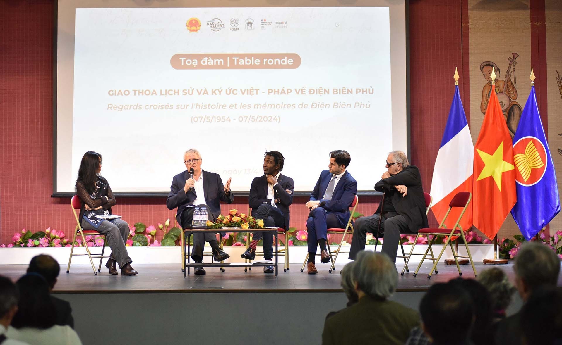 70 năm Chiến thắng Điện Biên Phủ: Giao lưu lịch sử và ký ức tại Pháp 70 năm Chiến thắng Điện Biên Phủ: Giao lưu lịch sử và ký ức tại Pháp